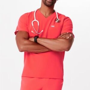 Figs MENS Leon 3 pocket scrub top, size M, fiery coral colour